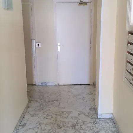 La Pinede Apartment *